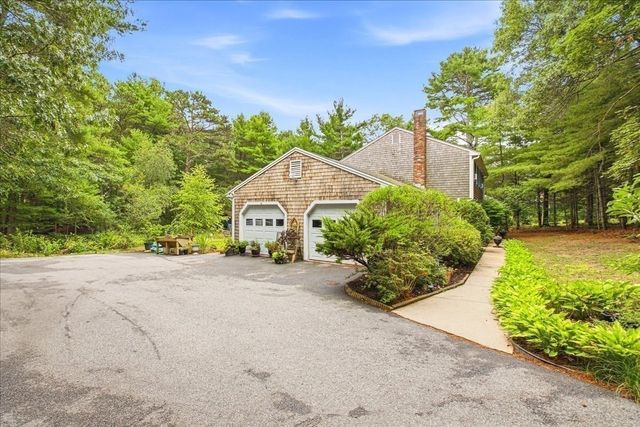 18 Constitution Dr, Plymouth, MA 02360