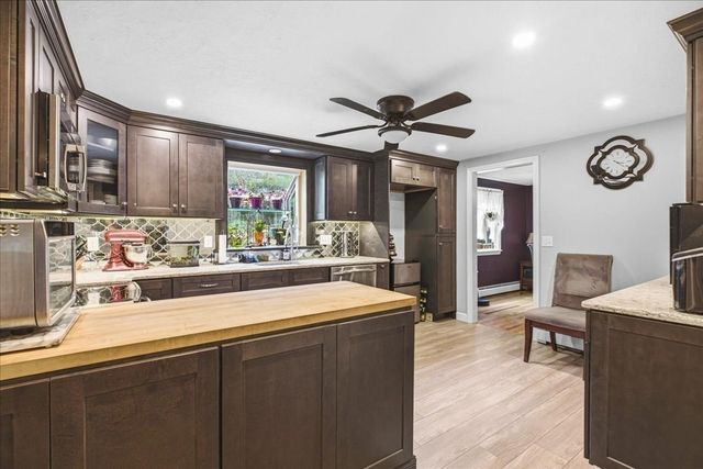 18 Constitution Dr, Plymouth, MA 02360