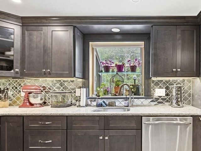 18 Constitution Dr, Plymouth, MA 02360