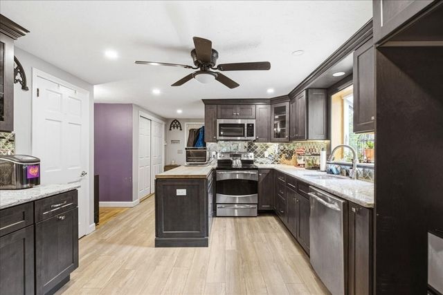 18 Constitution Dr, Plymouth, MA 02360