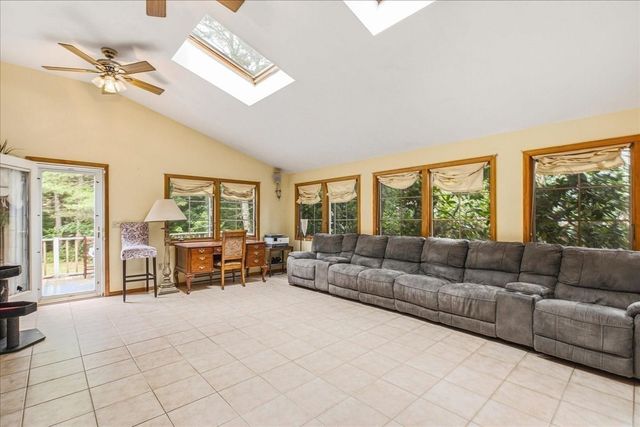 18 Constitution Dr, Plymouth, MA 02360