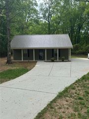 7883 Pendergrass Road, Hoschton, GA 30548