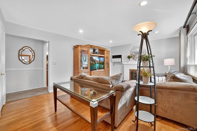 322 Brighton Avenue, Hawthorne, NY 10532