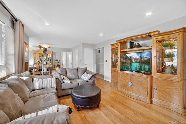 322 Brighton Avenue, Hawthorne, NY 10532