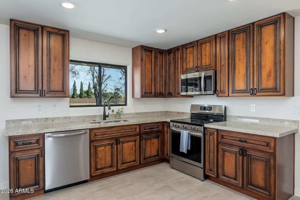 Image 12 of property listing at 10839 N 59TH Avenue, Glendale, AZ 85304