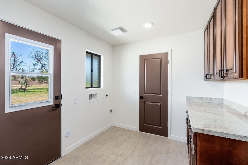 Image 15 of property listing at 10839 N 59TH Avenue, Glendale, AZ 85304