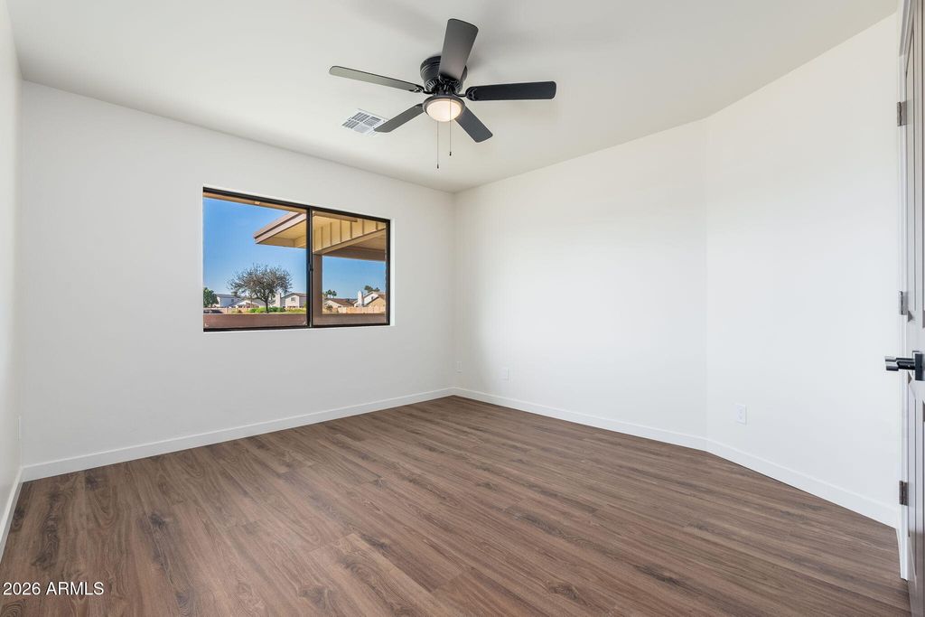 Image 18 of property listing at 10839 N 59TH Avenue, Glendale, AZ 85304