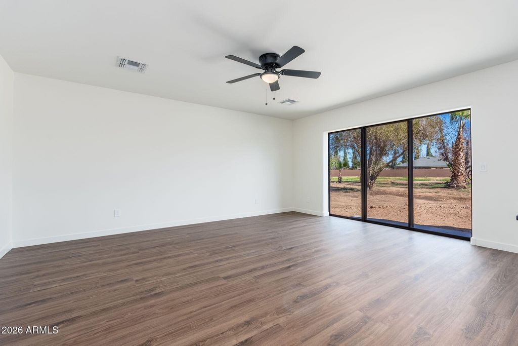 Image 20 of property listing at 10839 N 59TH Avenue, Glendale, AZ 85304