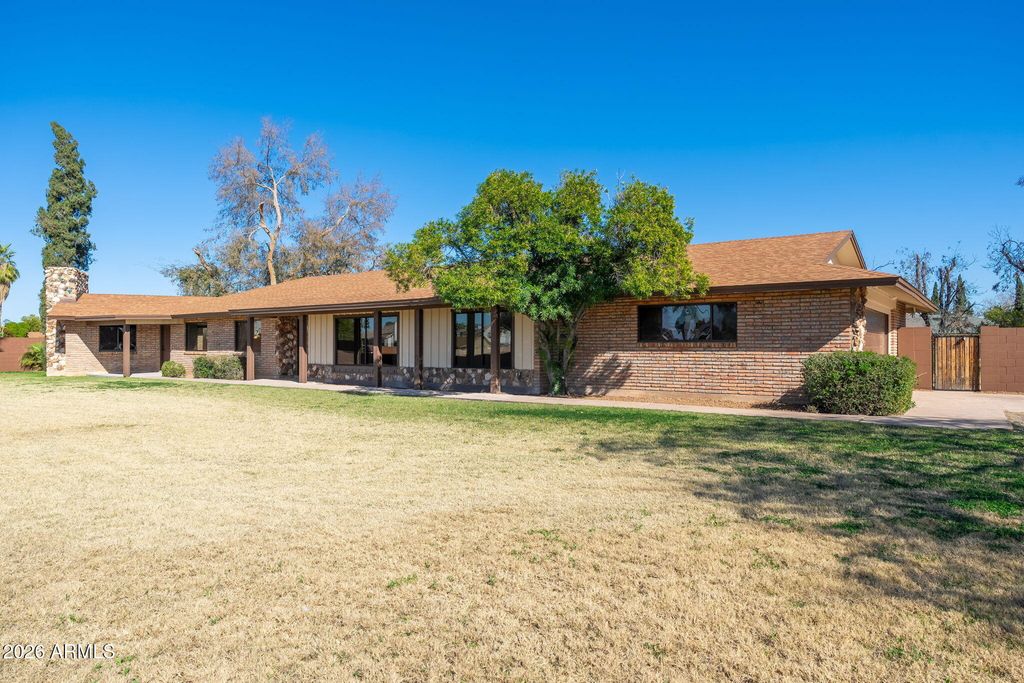 Image 3 of property listing at 10839 N 59TH Avenue, Glendale, AZ 85304
