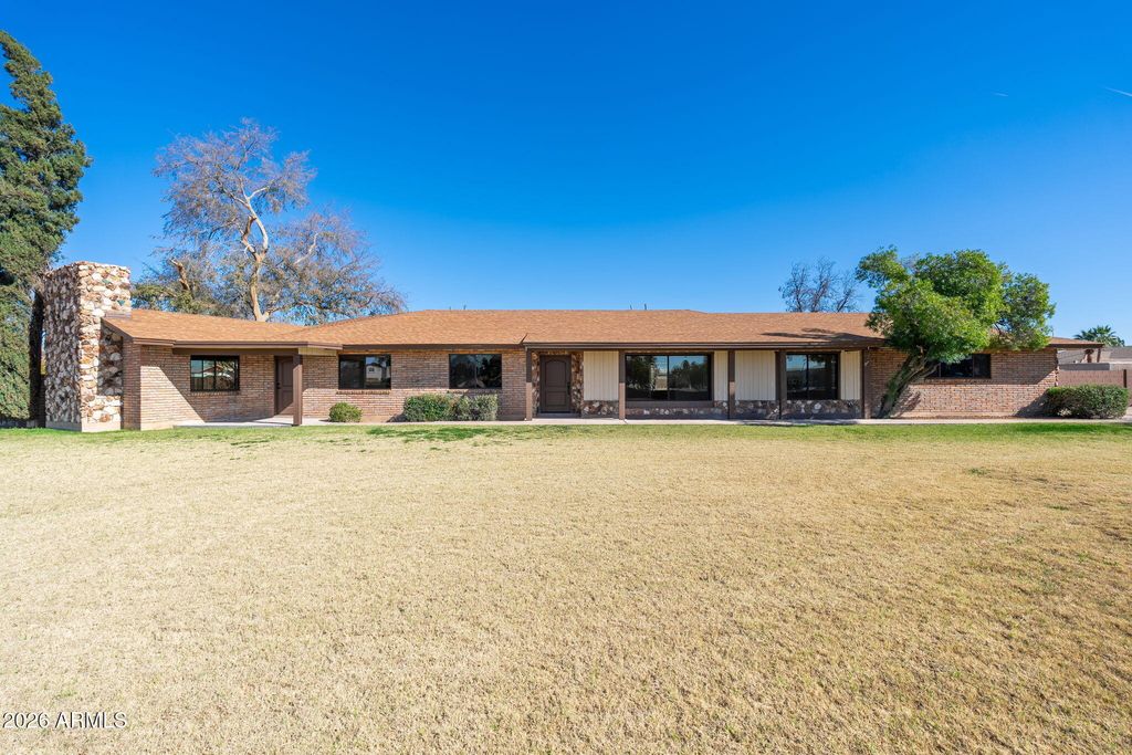 Image 4 of property listing at 10839 N 59TH Avenue, Glendale, AZ 85304