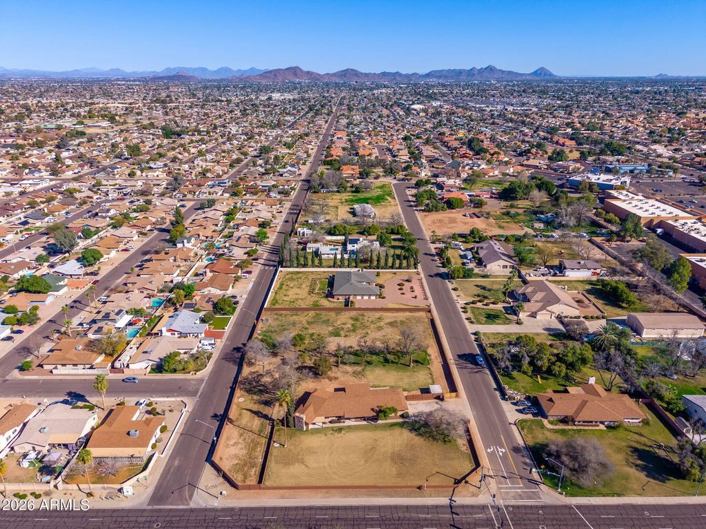 Image 5 of property listing at 10839 N 59TH Avenue, Glendale, AZ 85304