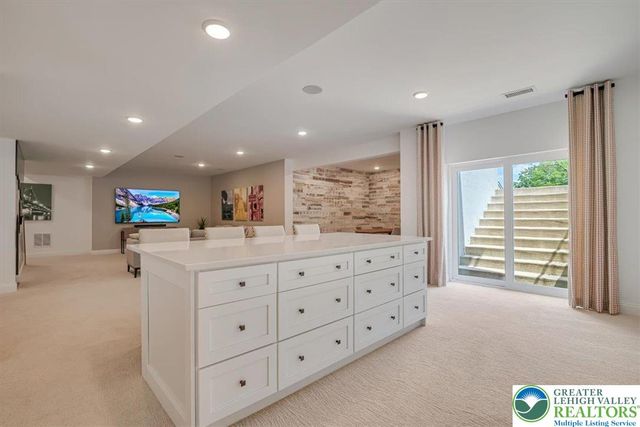 20 Ava Way, Williams Twp, PA 18042