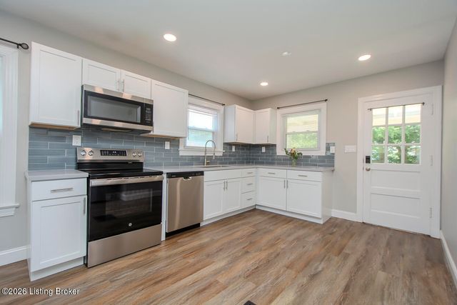 2416 Bradley Ave, Louisville, KY 40217