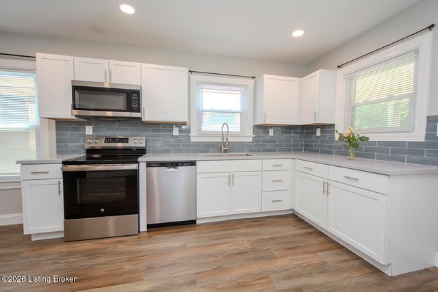 2416 Bradley Ave, Louisville, KY 40217