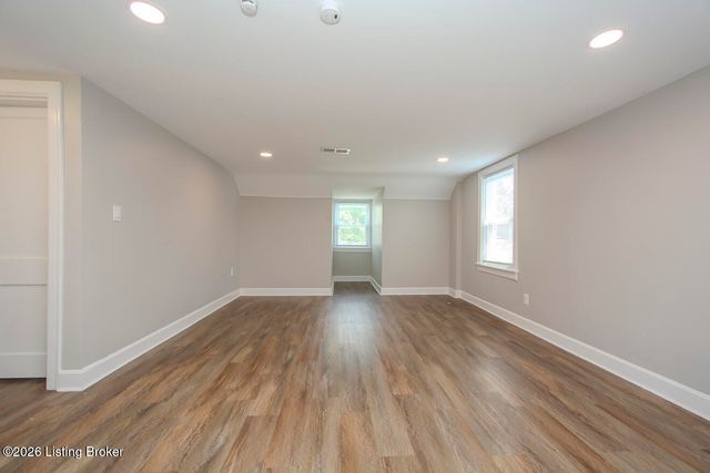 2416 Bradley Ave, Louisville, KY 40217