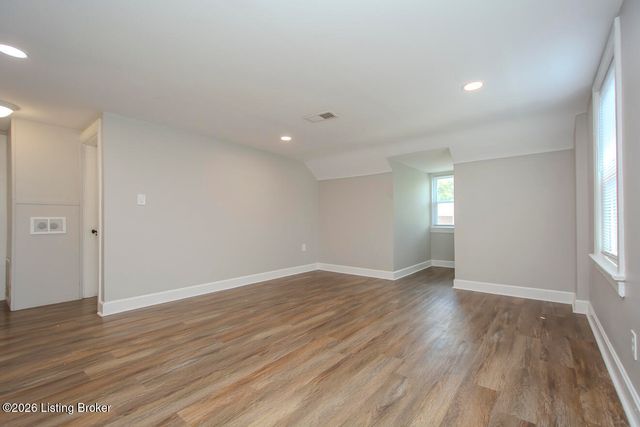 2416 Bradley Ave, Louisville, KY 40217