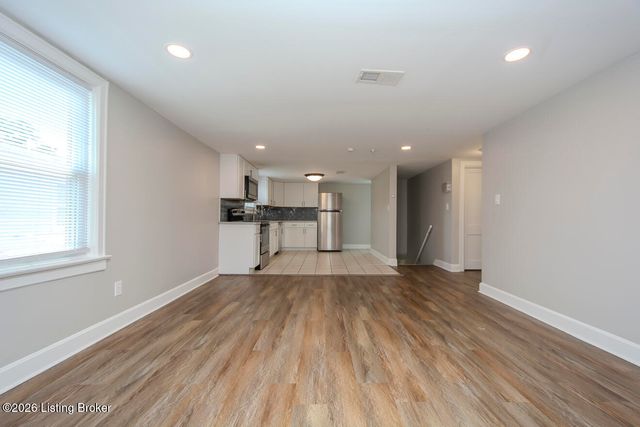 2416 Bradley Ave, Louisville, KY 40217