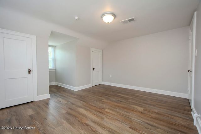 2416 Bradley Ave, Louisville, KY 40217