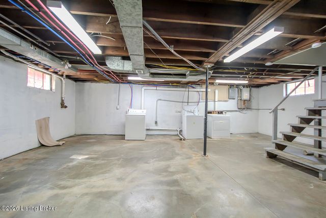 2416 Bradley Ave, Louisville, KY 40217
