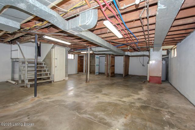 2416 Bradley Ave, Louisville, KY 40217