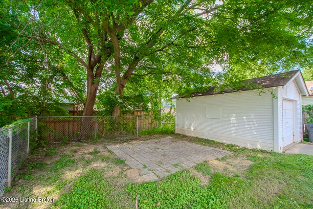 2416 Bradley Ave, Louisville, KY 40217