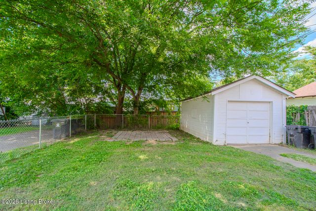 2416 Bradley Ave, Louisville, KY 40217