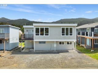 26105 Beach Dr, Rockaway Beach, OR 97136