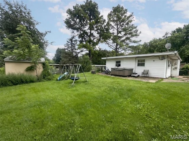 15 Marquette Drive, Florissant, MO 63031