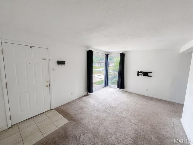15 Marquette Drive, Florissant, MO 63031