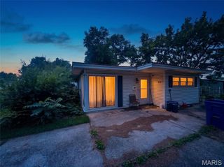 15 Marquette Drive, Florissant, MO 63031