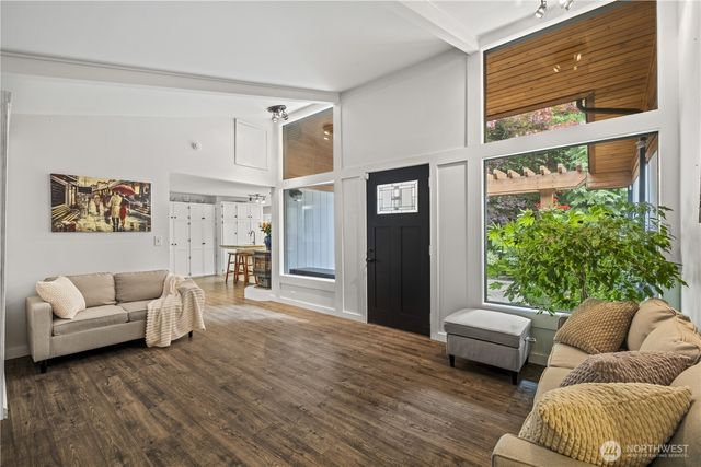 428 W Davies Loop, Lake Stevens, WA 98258