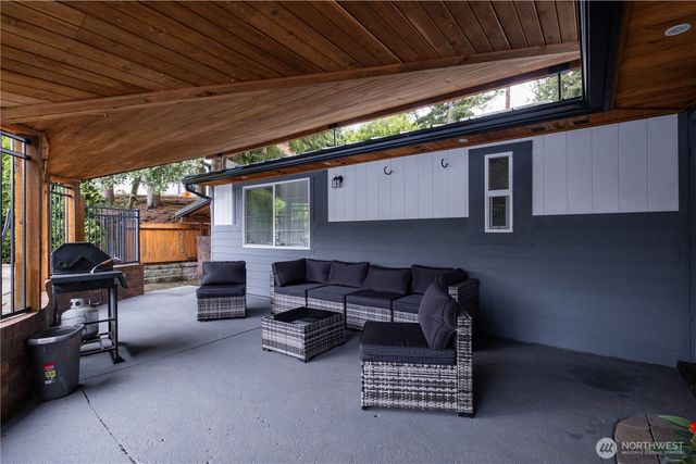 428 W Davies Loop, Lake Stevens, WA 98258