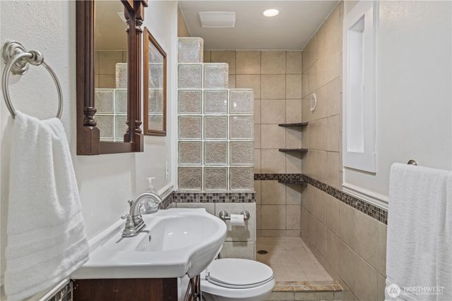 428 W Davies Loop, Lake Stevens, WA 98258