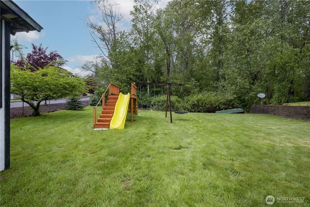428 W Davies Loop, Lake Stevens, WA 98258