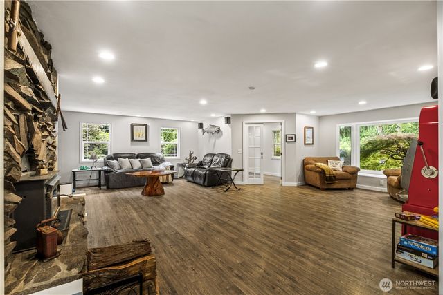 428 W Davies Loop, Lake Stevens, WA 98258