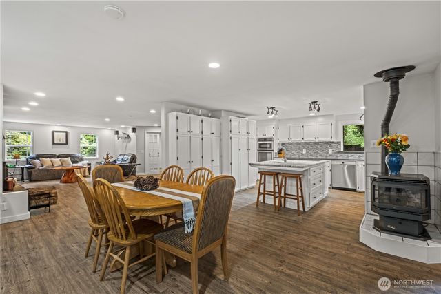 428 W Davies Loop, Lake Stevens, WA 98258
