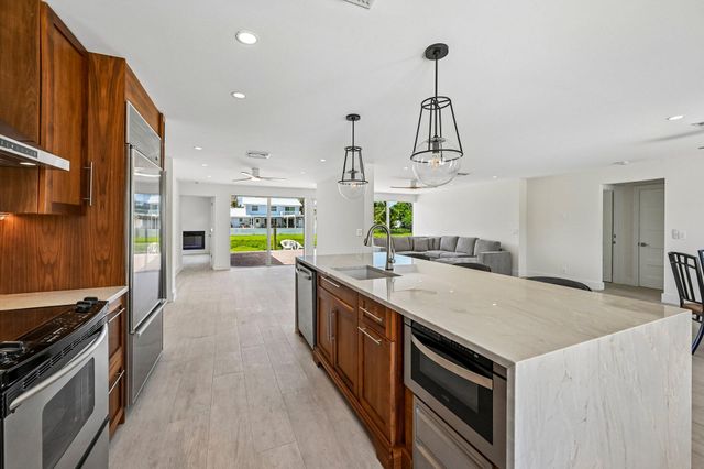 1051 SW 25th Avenue, Boynton Beach, FL 33426