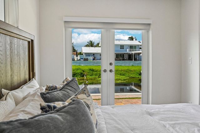 1051 SW 25th Avenue, Boynton Beach, FL 33426