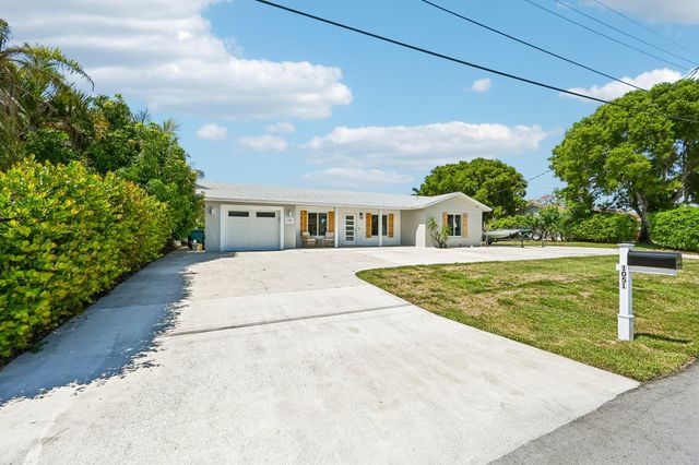 1051 SW 25th Avenue, Boynton Beach, FL 33426