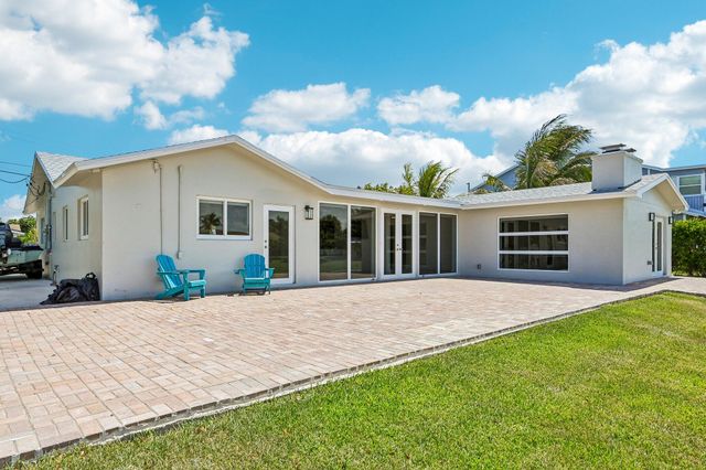 1051 SW 25th Avenue, Boynton Beach, FL 33426