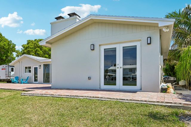 1051 SW 25th Avenue, Boynton Beach, FL 33426