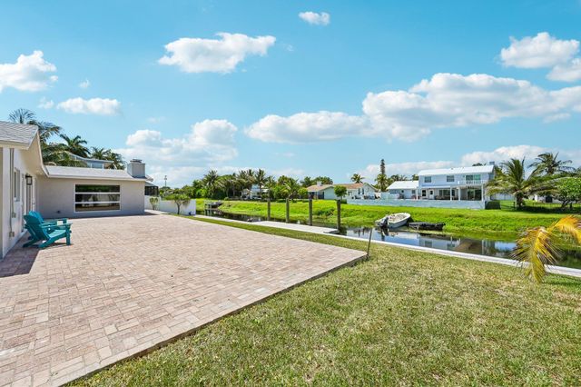 1051 SW 25th Avenue, Boynton Beach, FL 33426