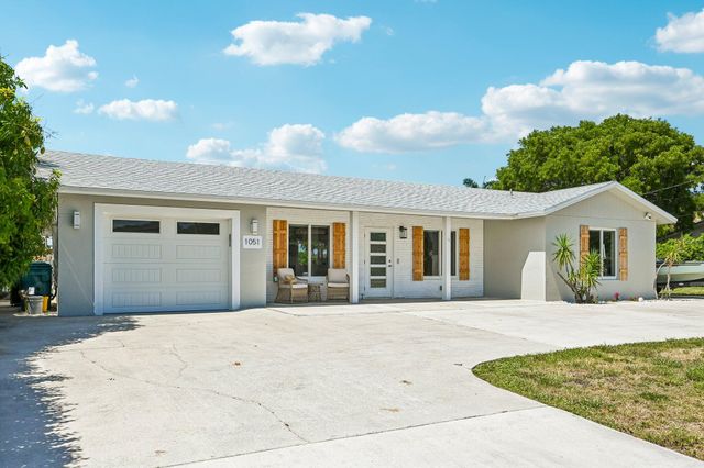 1051 SW 25th Avenue, Boynton Beach, FL 33426
