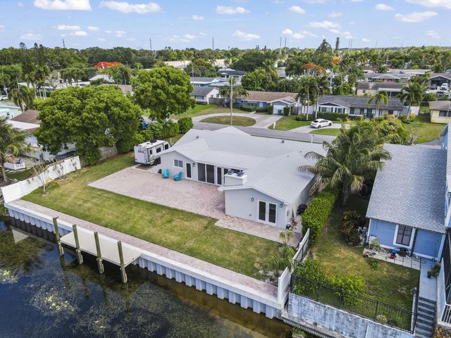 1051 SW 25th Avenue, Boynton Beach, FL 33426