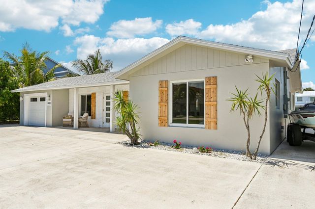 1051 SW 25th Avenue, Boynton Beach, FL 33426