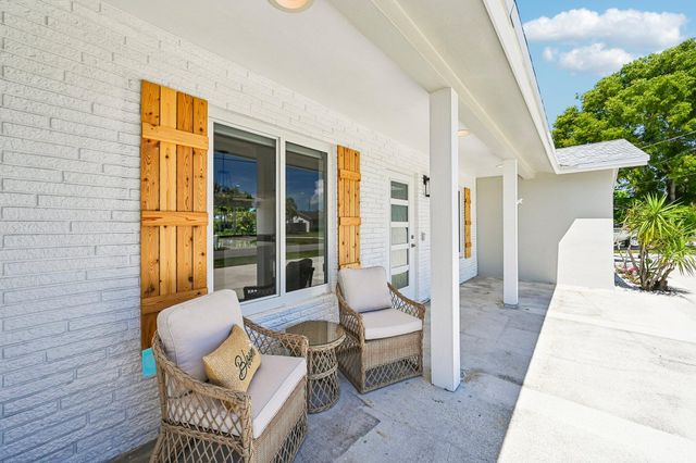 1051 SW 25th Avenue, Boynton Beach, FL 33426