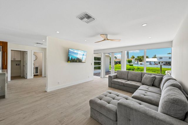 1051 SW 25th Avenue, Boynton Beach, FL 33426
