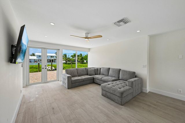 1051 SW 25th Avenue, Boynton Beach, FL 33426