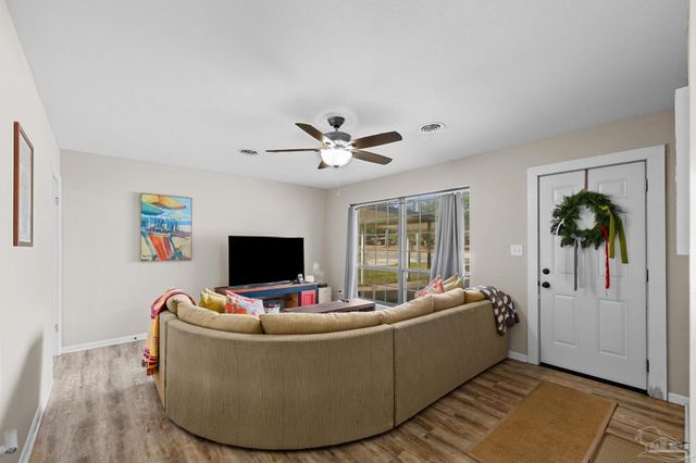 8020 Lawton St, Pensacola, FL 32514