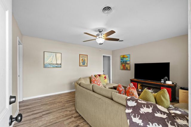 8020 Lawton St, Pensacola, FL 32514